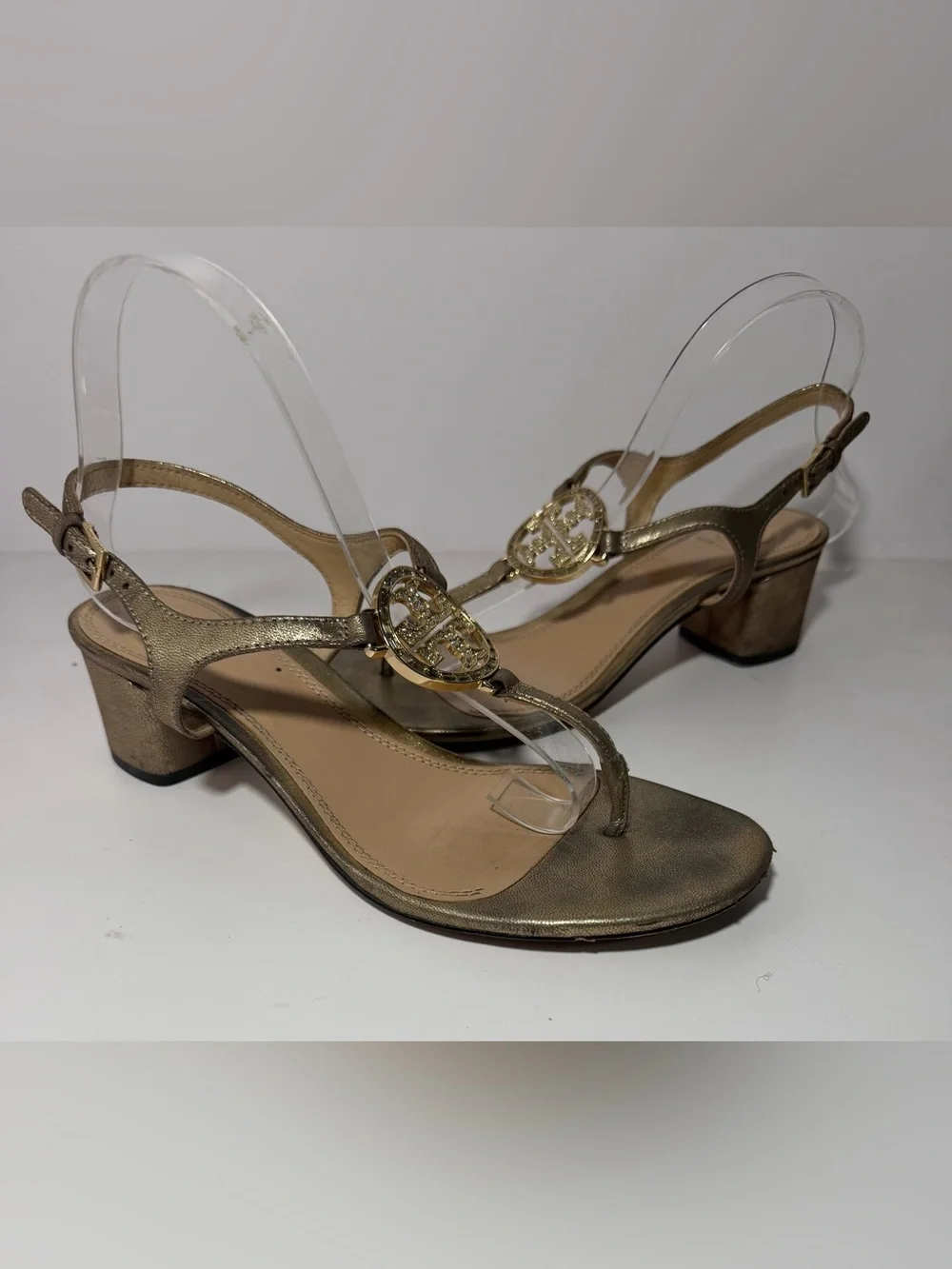 Tory Burch Antiqued Metallic Gold T Strap Rhinestone Logo Sandals SZ 8.5